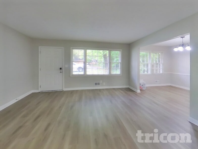 Building Photo - 887 Sheppard Way