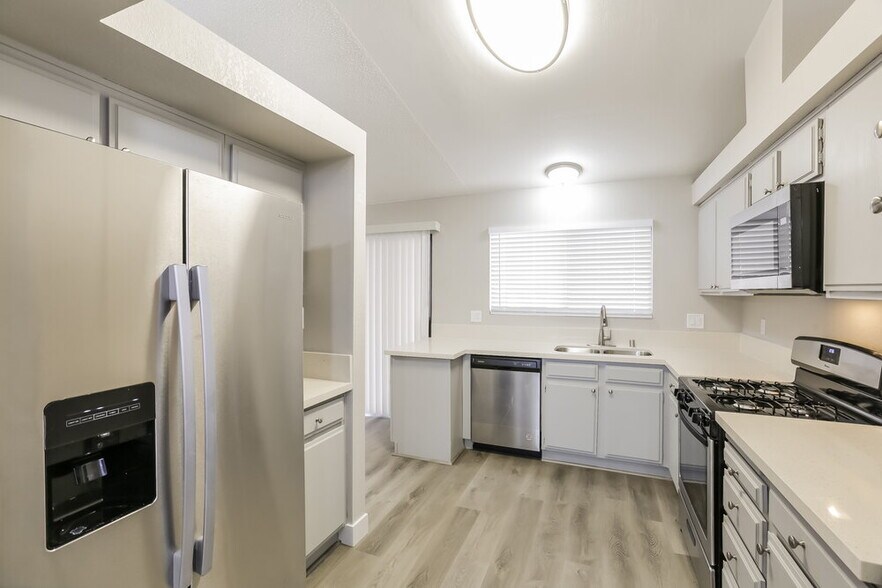 Building Photo - 1330 White Dr