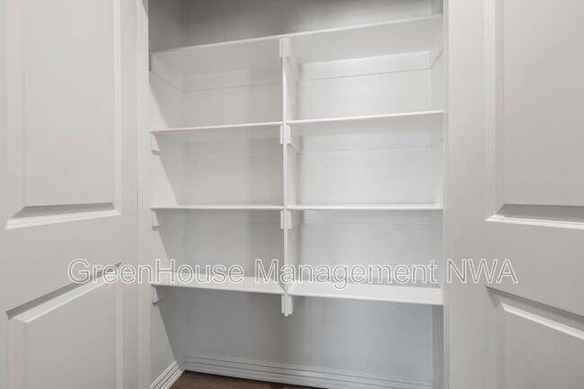 Building Photo - 210 Williams ct