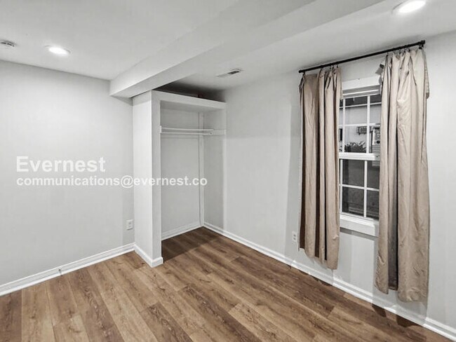 Building Photo - 4 Bed/1.5 Bath with In-Unit Laundry / Pet-Friendly / Vouchers Accepted / Available Now!