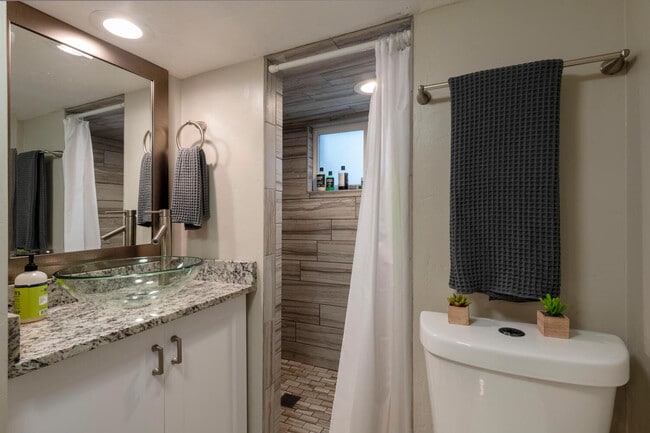 Building Photo - 1139 E Sherman Ave