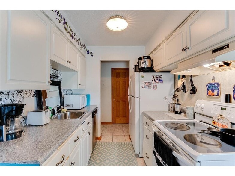 Building Photo - 900 9th Ave S