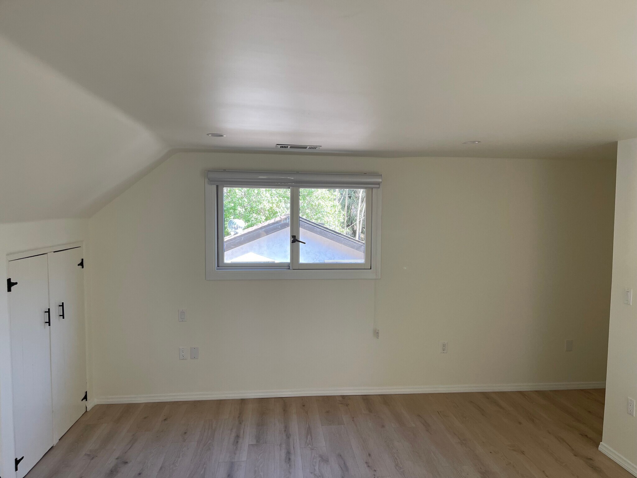 Building Photo - 9859 Foothill Blvd