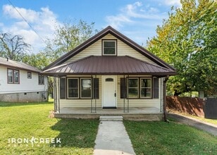 Building Photo - 16 Pelzer St