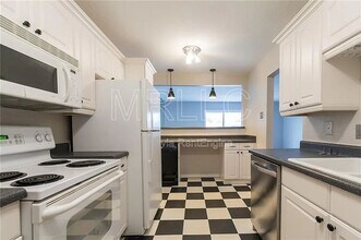 Building Photo - 4012 Ridglea Country Club Dr