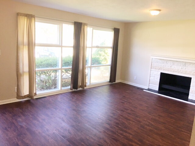Building Photo - GORGEOUS EAST SIDE 3 BR/1.5 BA STONE RANCH AVAILABLE NOW!
