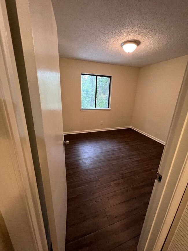 Building Photo - Newly renovated Quadplex with close proximity to Harbison Blvd - 3641 Apt C