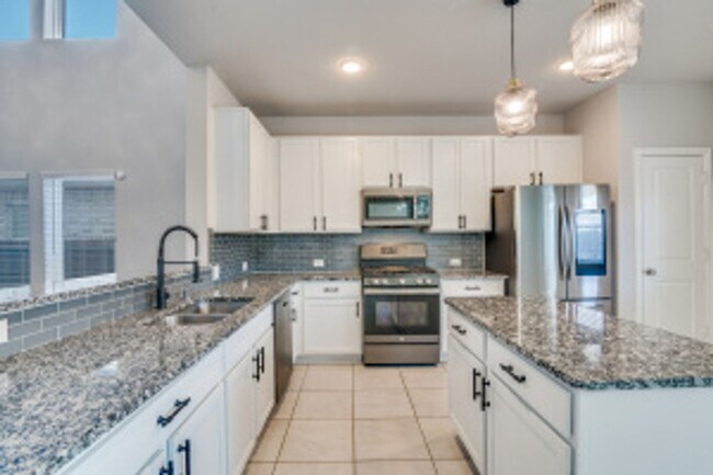 Building Photo - Beautiful 4/2.5 in Forney - like new!