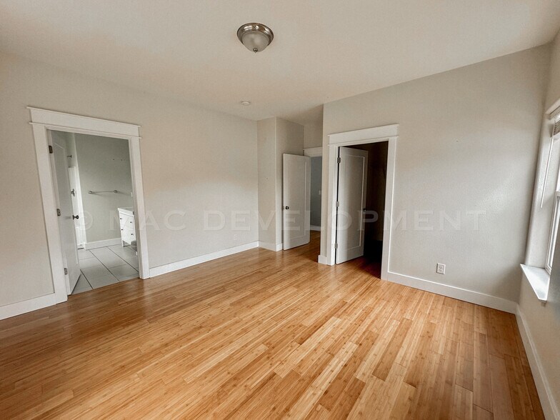 Building Photo - 9105 NE Sacramento St