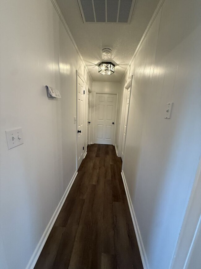 Building Photo - 112 Edna St