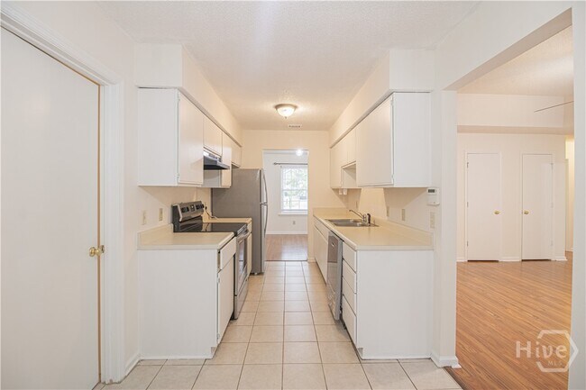 Building Photo - 148 Country Walk Cir