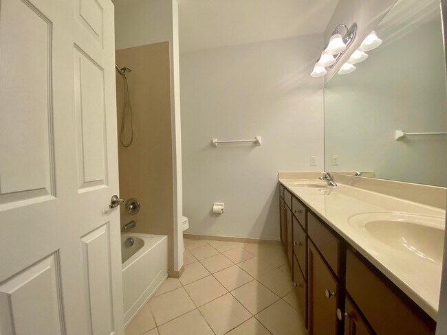 Building Photo - 10283 Wellington Parc Dr