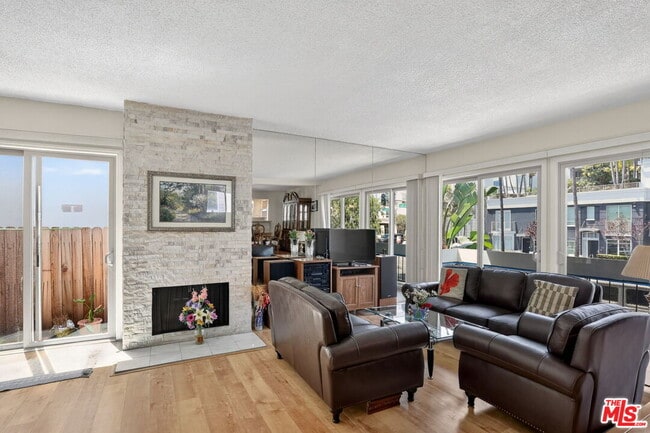 Building Photo - 184 N Crescent Dr