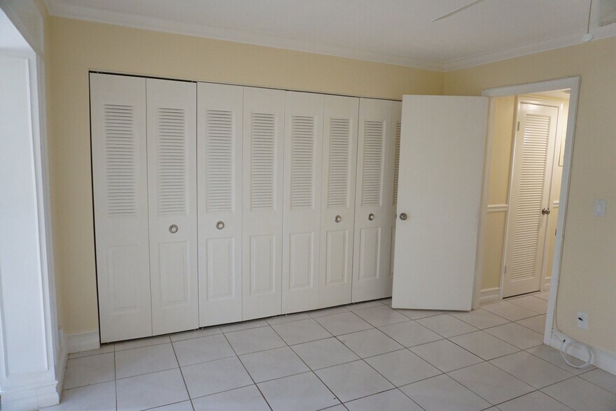 Building Photo - 34 Andover B
