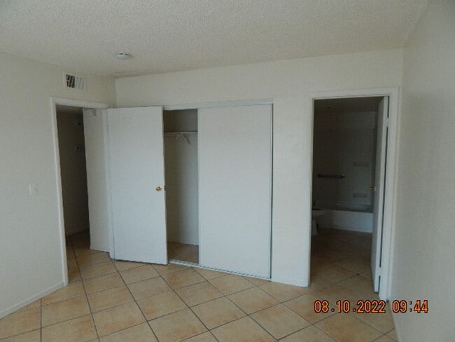 Building Photo - 2185 Exeter Dr