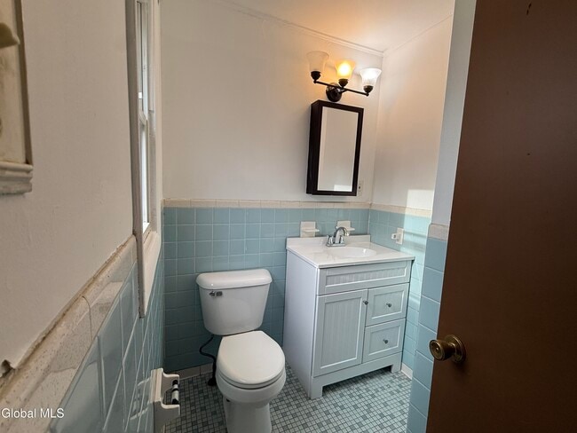 Building Photo - 5 Dowling Rd