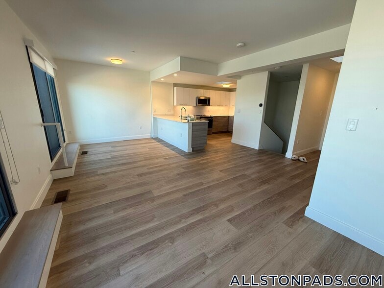 Building Photo - 1079 Commonwealth Ave