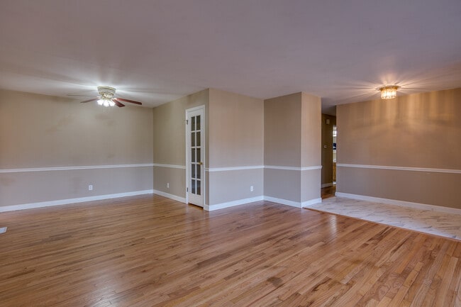 Building Photo - 2830 Flintwood Dr
