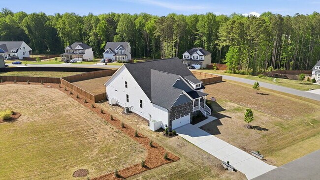 Building Photo - 192 Castle Pond Way