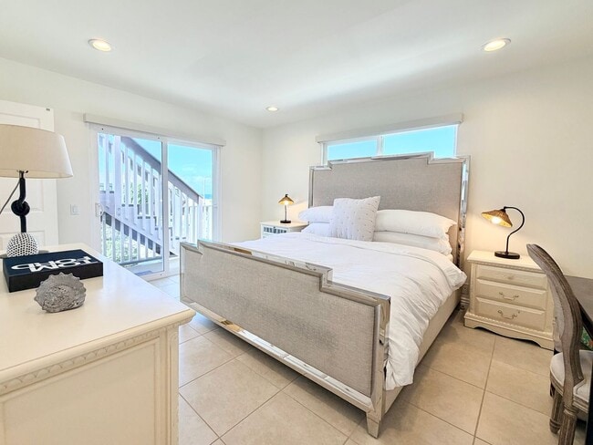 Building Photo - 3953 Sunset Ln