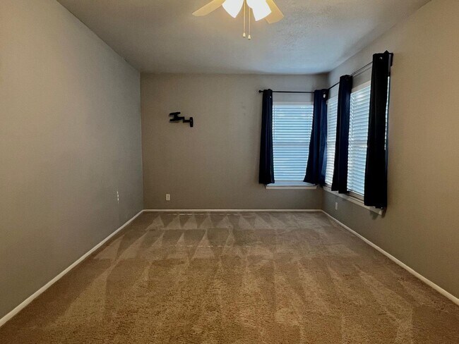 Building Photo - Charming Rental with Amazing Back Patio!