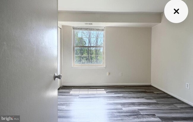 Building Photo - 14 Mountbatten Ct