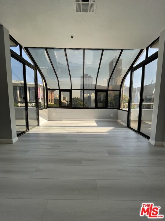 Building Photo - 121 S Hope St