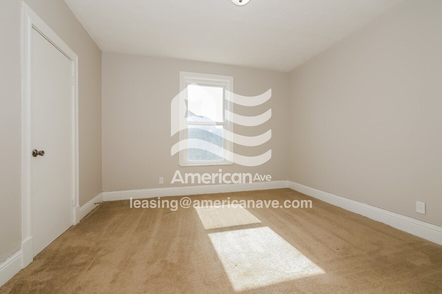 Building Photo - 2049 Florence Blvd