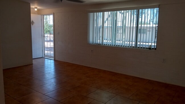 Building Photo - 5071 S Cherry Ave