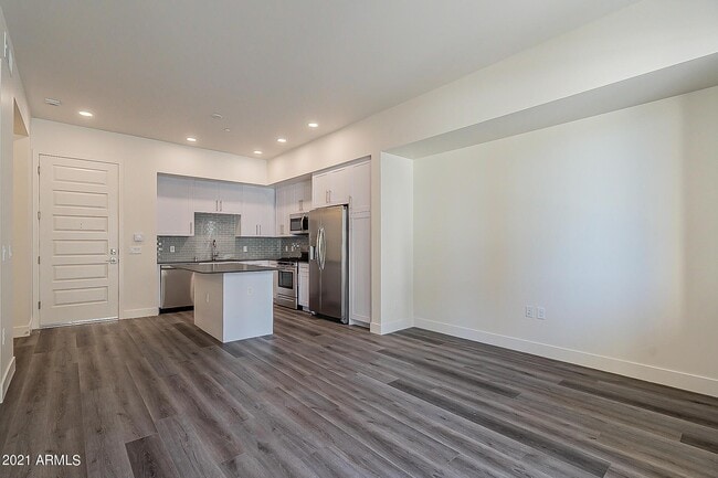 Building Photo - 7300 E Earll Dr