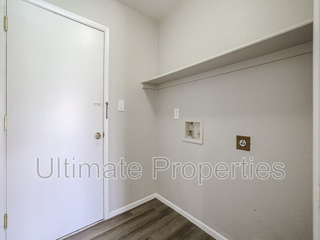 Building Photo - 5357 W Cholla St