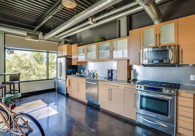 Building Photo - 4020 N Scottsdale Rd