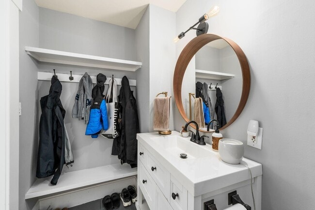 Building Photo - 745 Mohawk St