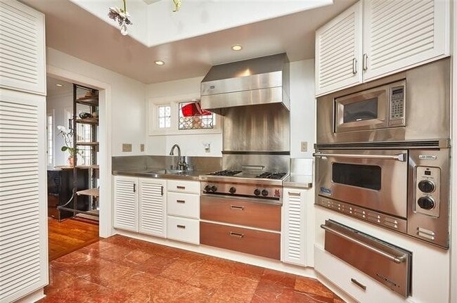 Building Photo - 4 Bedroom 3.5 Bath  Home in La Jolla