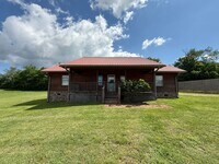 Building Photo - 1404 Maple Ln