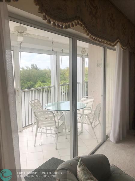 Building Photo - 1523 E Hillsboro Blvd