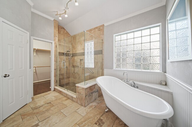 Building Photo - 6402 Parkriver Crossing