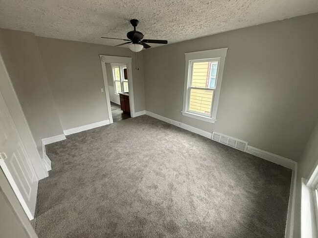Building Photo - 10303 Sophia Ave