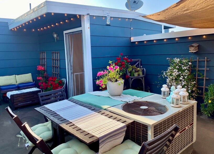 Roof top patio - 4511 Murietta Ave