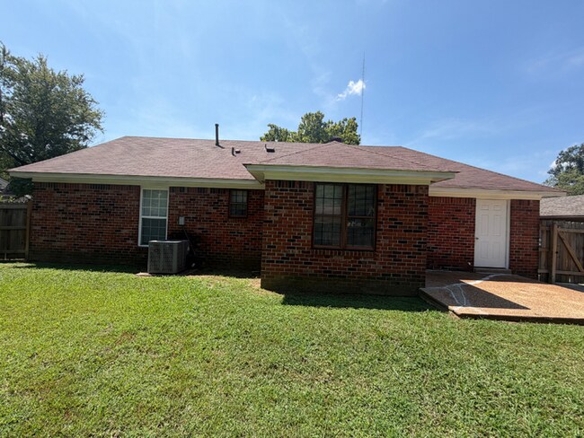 Building Photo - Charming 3BR/2BA Bartlett Area Home | Soaring High Ceilings, Brick Fireplace & Fenced Yard