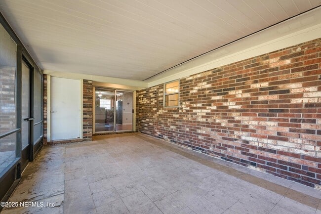 Building Photo - 2726 Winrock Dr W