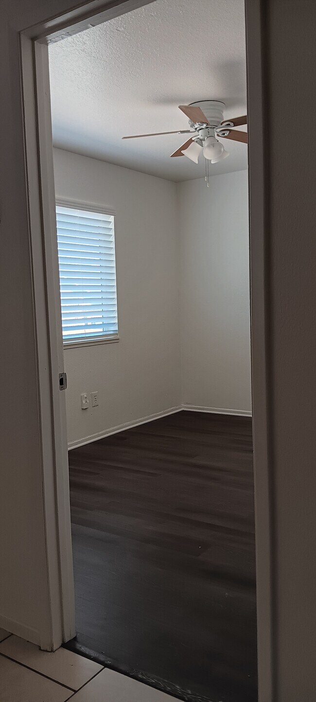 Ceiling fans in both bedrooms - 21230 Madre St