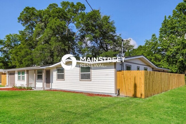 Building Photo - 3 Bedroom Pet-Friendly Home in JACKSONVILLE, FL with Main Street Renewal