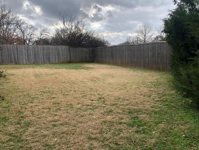 Building Photo - 112 Forestwood Dr