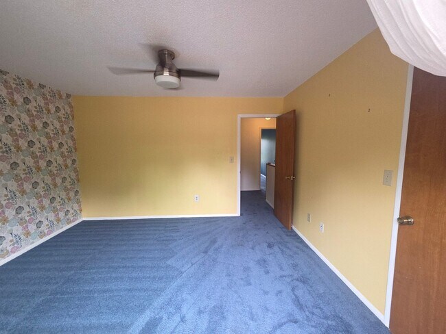 Building Photo - 2588 E Sweetbriar Dr