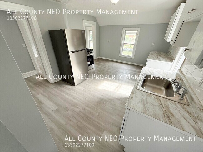 Building Photo - 2056 W 95th St
