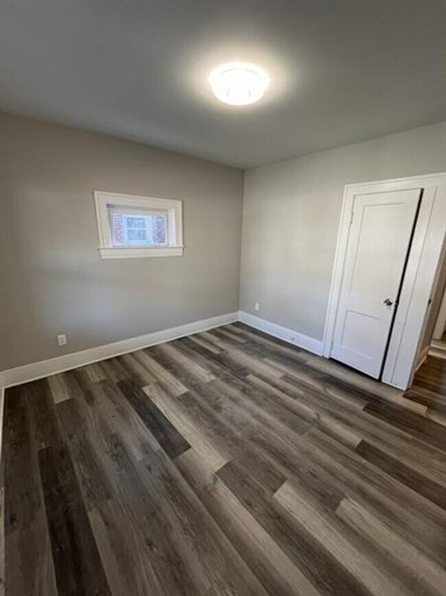 Building Photo - 4124 Larkwood Ave