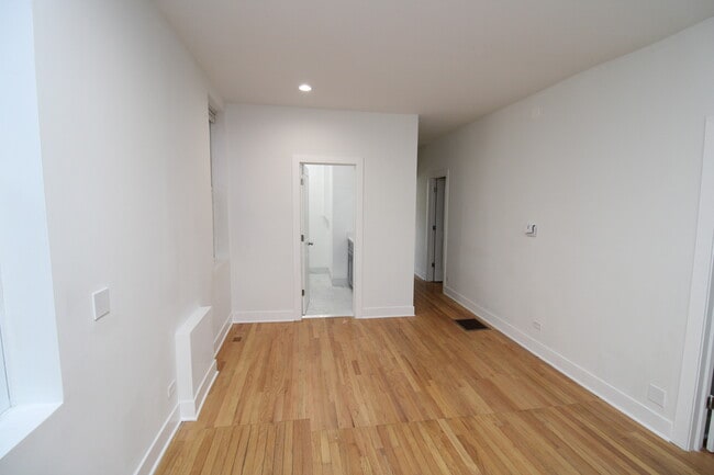 Building Photo - 1544 N Bosworth Ave