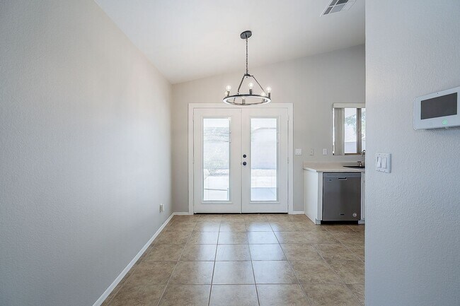 Building Photo - Mesa home near Skyline Park!