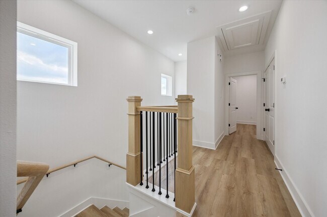 Building Photo - 1631 Beall St